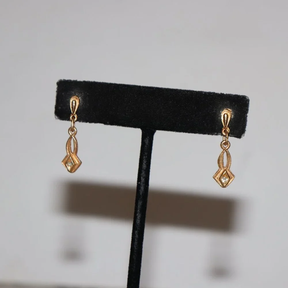 🤍✨ Vintage Gold & Rhinestone Dangle Earrings · Post · 1